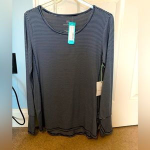 We Wander performance tee Sz S and NWT